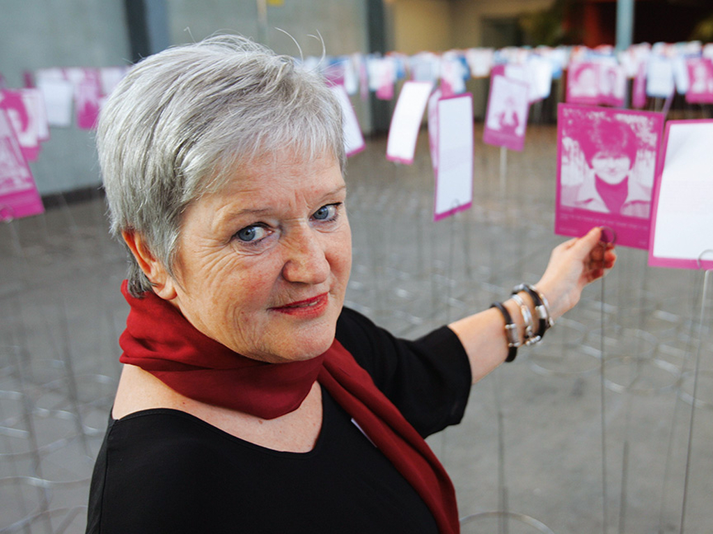 Ruth-Gaby Vermot an eine Ausstellung "1000 Gesichter des Friedens"