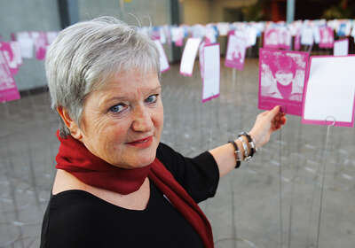 Ruth-Gaby Vermot an eine Ausstellung "1000 Gesichter des Friedens"