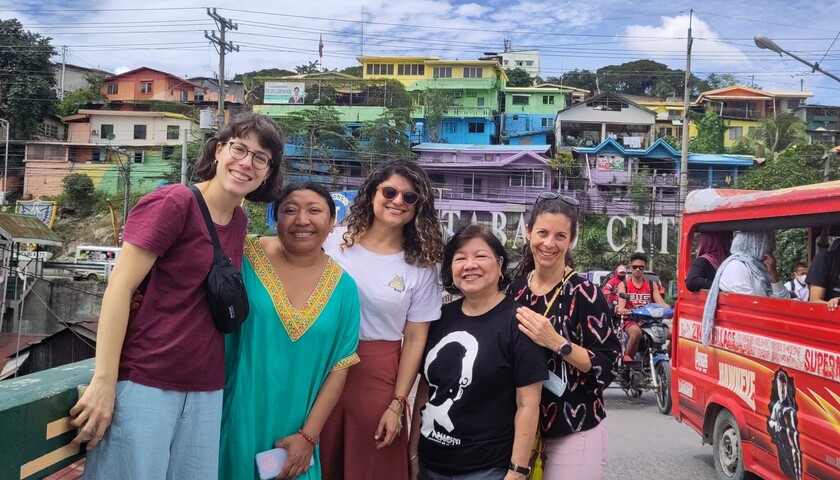 Five women from Colombia, Switzerland and the Philippines in the Philippines